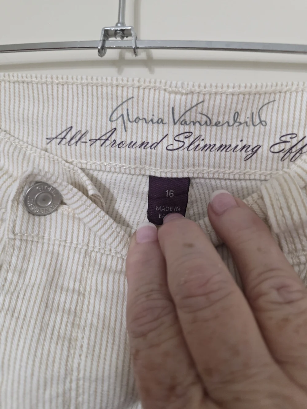 Gloria Vanderbilt Cream Pinstripe Denim Jeans - Picture 4 of 6